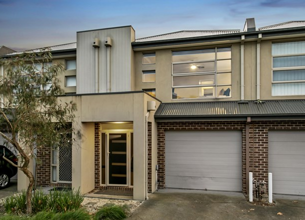 2/16-20 Honeysuckle Close, Pakenham VIC 3810