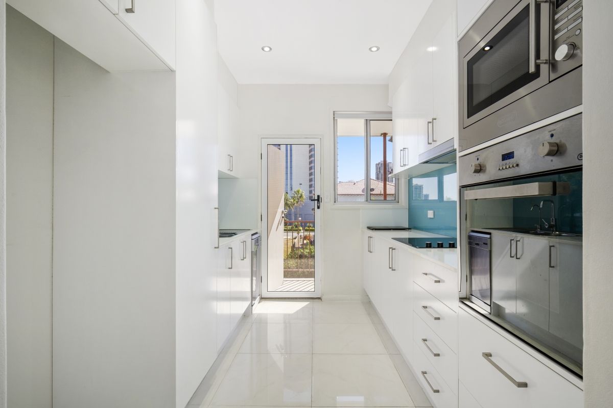 11/35 Second Avenue, Broadbeach QLD 4218, Image 2