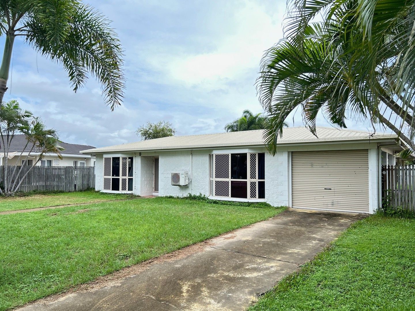3 bedrooms House in 49 Weddel Drive ANNANDALE QLD, 4814