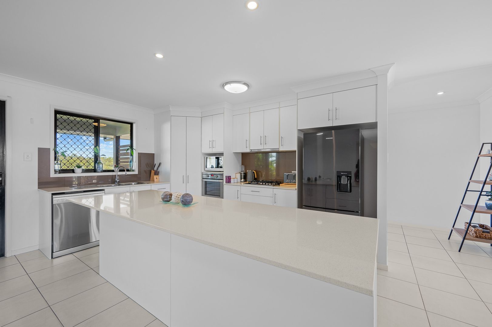 8 Hoddinott Close, Tannum Sands QLD 4680, Image 2