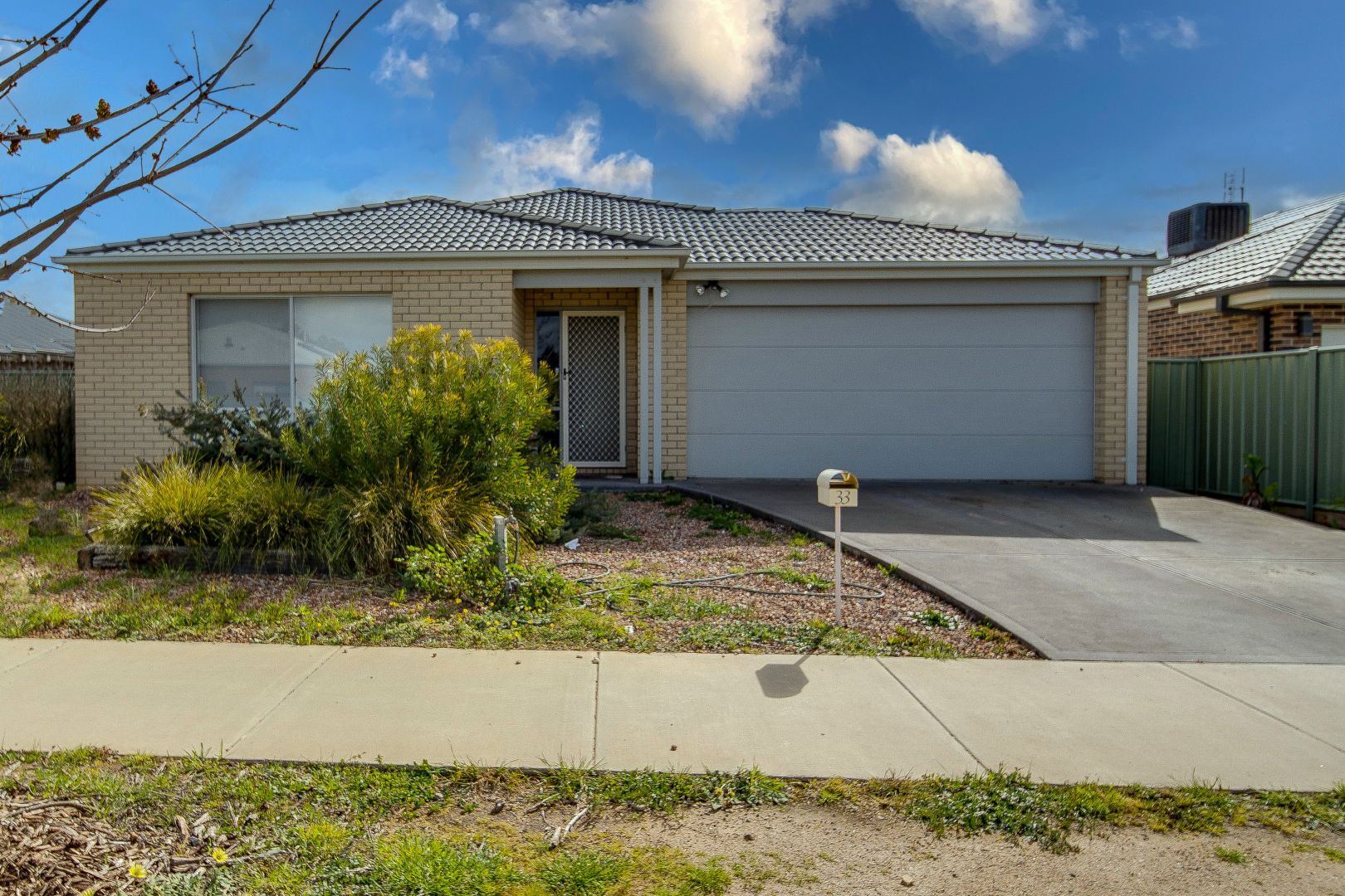 33 Cloverfields Crescent, Epsom Property History & Address Research