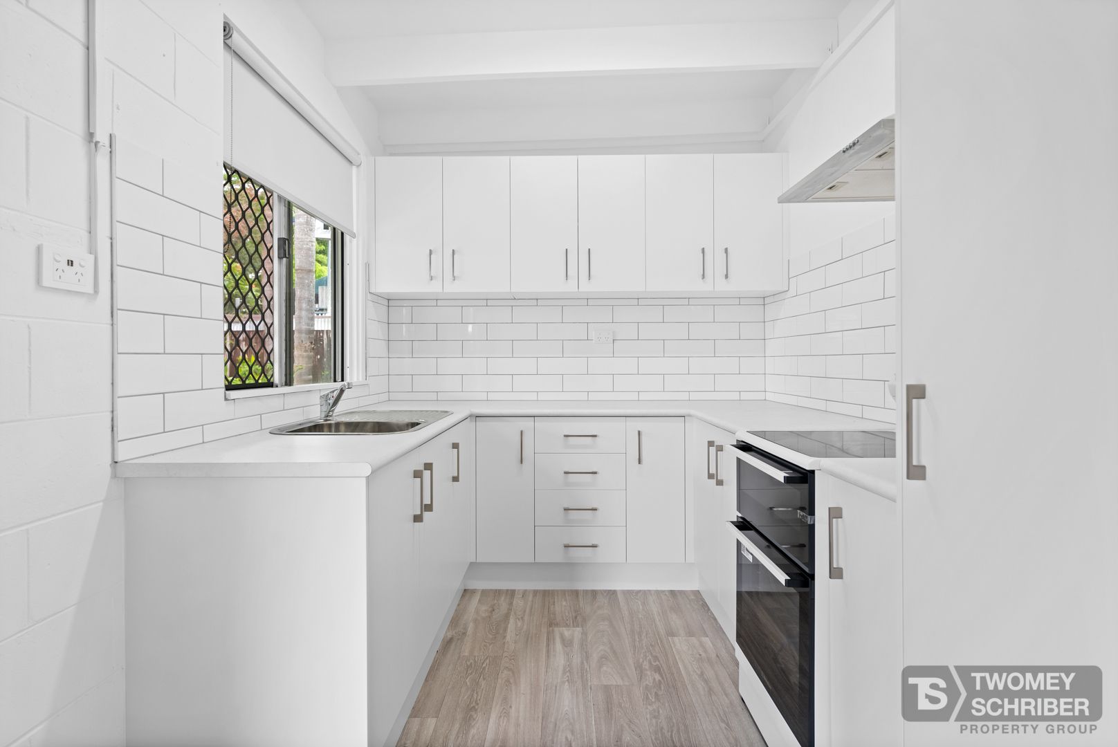 3 bedrooms House in 14 Guava Street HOLLOWAYS BEACH QLD, 4878