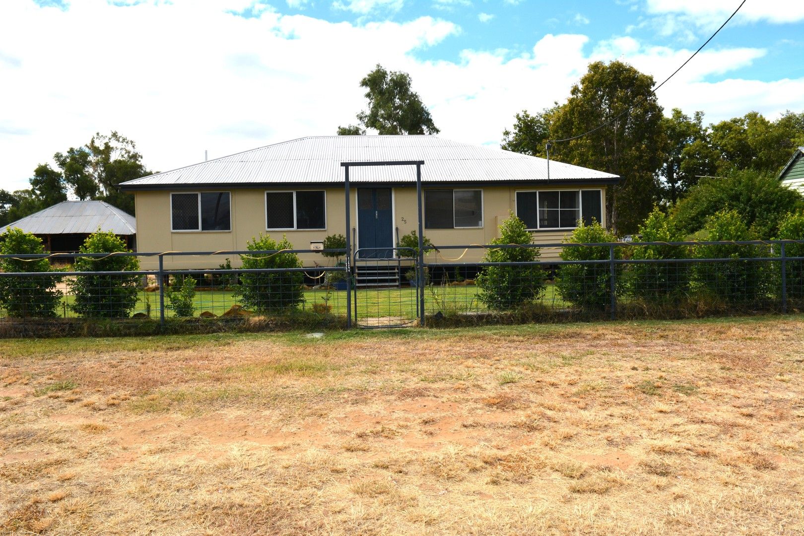 25 Garden Street, Blackall QLD 4472 Domain