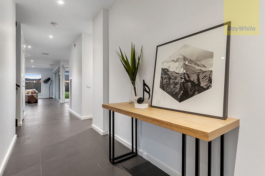 28 Halycon Bend, Beveridge VIC 3753, Image 2