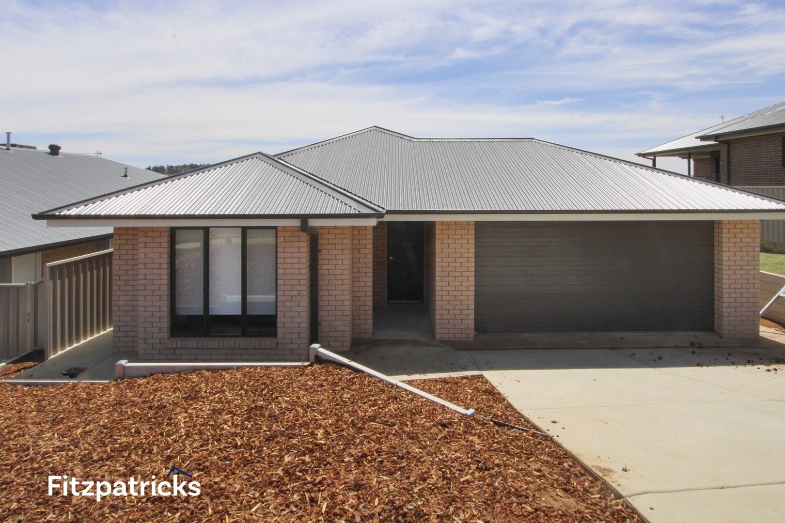 4 bedrooms House in 107 Bradman Drive BOOROOMA NSW, 2650