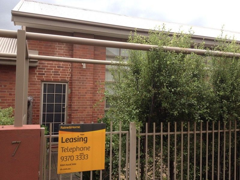 2 bedrooms House in 7 Parade Square MARIBYRNONG VIC, 3032