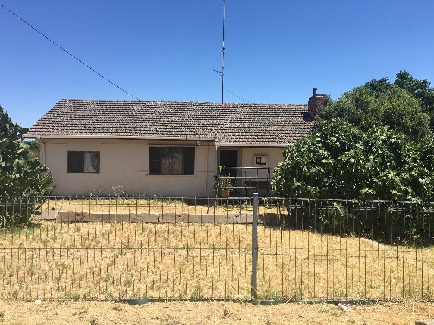 3 bedrooms House in 17 Yalbaroo Rd NORTHAM WA, 6401