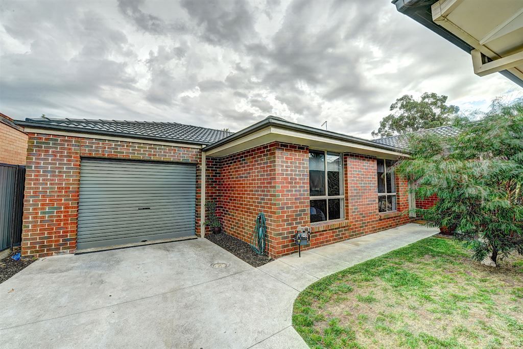 3 bedrooms Apartment / Unit / Flat in 2/509 Creswick Road SOLDIERS HILL VIC, 3350