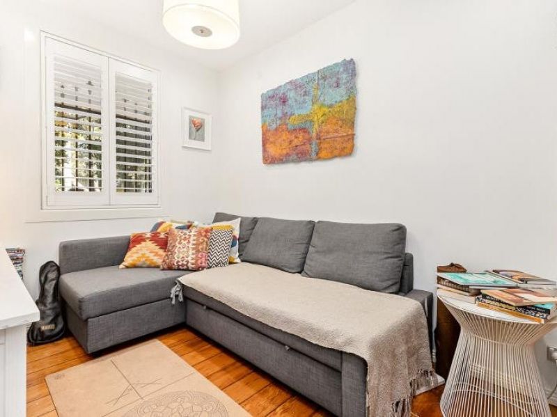 2 bedrooms House in 11 John Street ERSKINEVILLE NSW, 2043