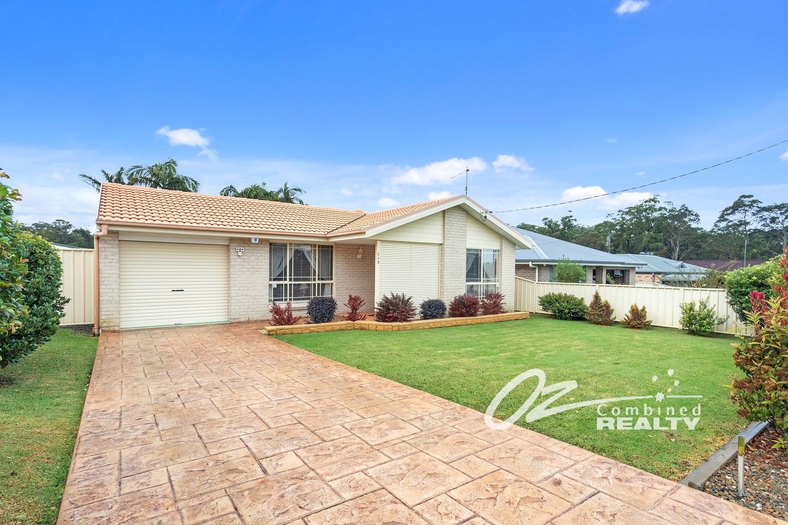 3 bedrooms House in 205 The Park Drive SANCTUARY POINT NSW, 2540