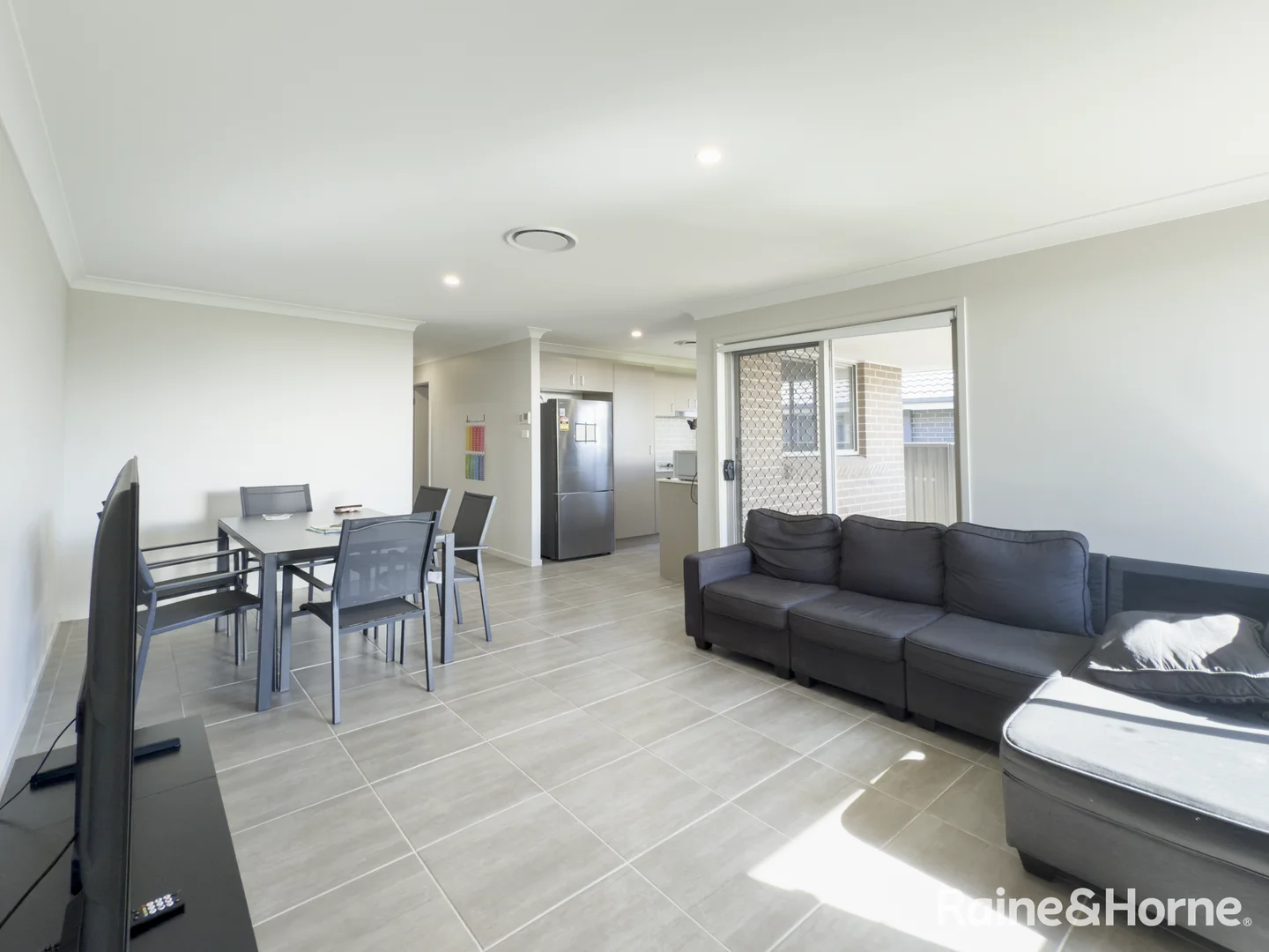 Additional image 8 of 77 & 77a Aberglasslyn Road, Rutherford NSW 2320