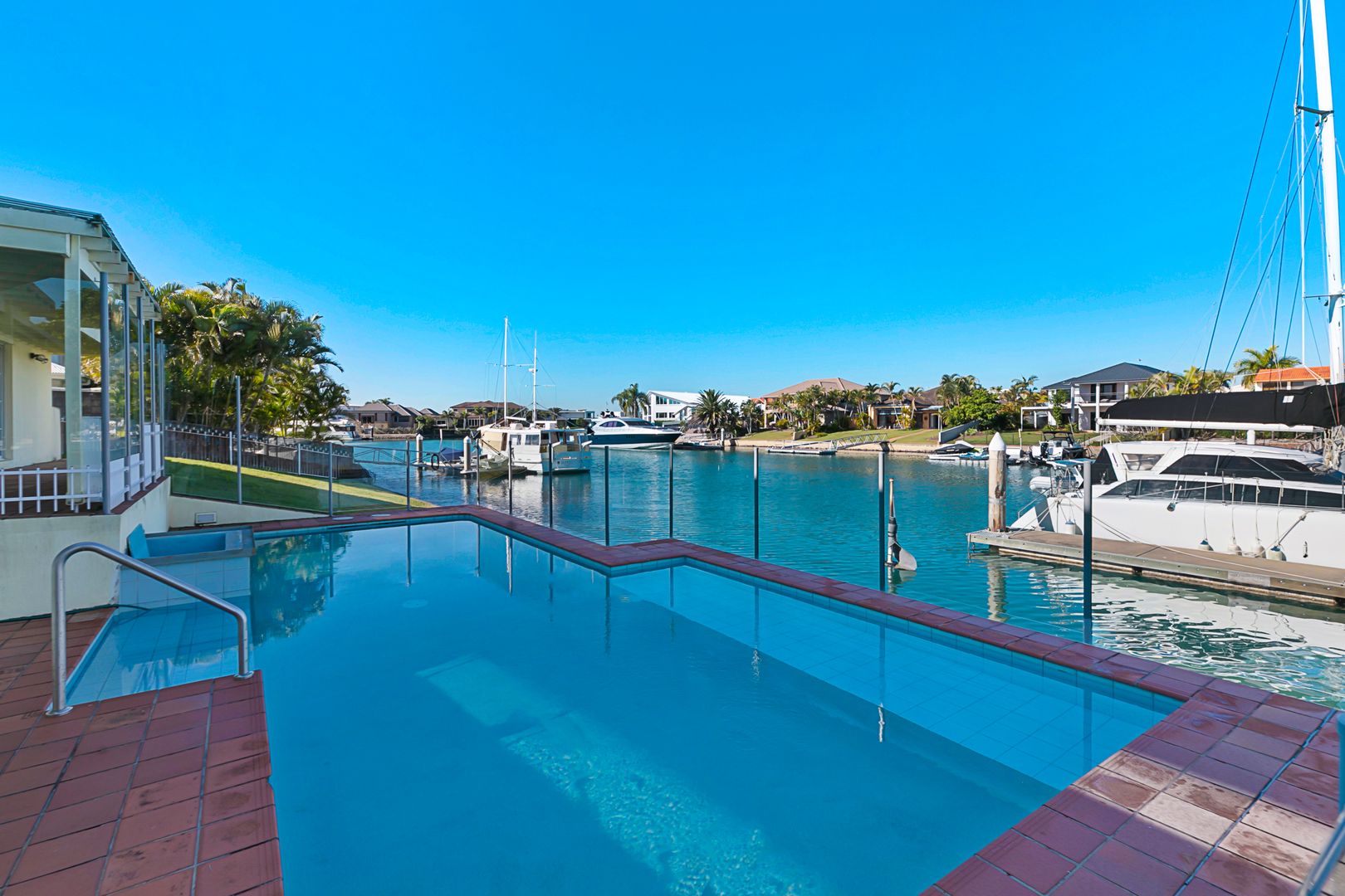 18 Captains Court, Raby Bay QLD 4163, Image 2