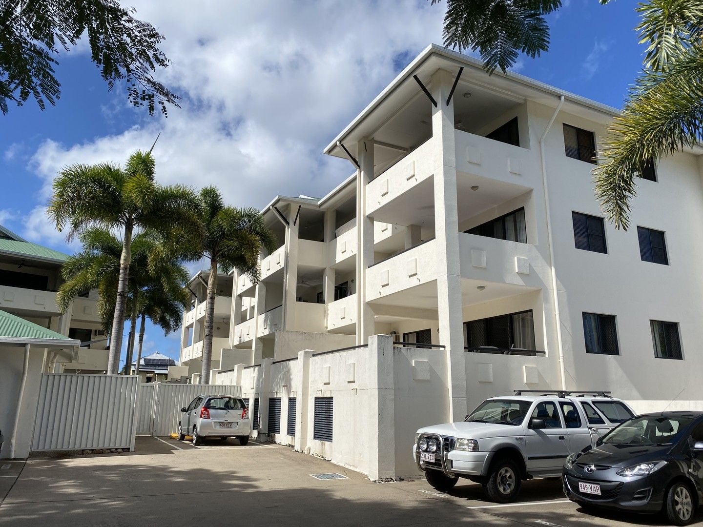 3 bedrooms Apartment / Unit / Flat in 4/3-7 Nellie Street PARRAMATTA PARK QLD, 4870