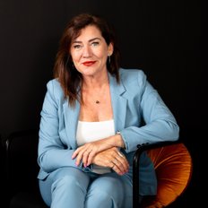 Sharon Mudiman, Sales representative