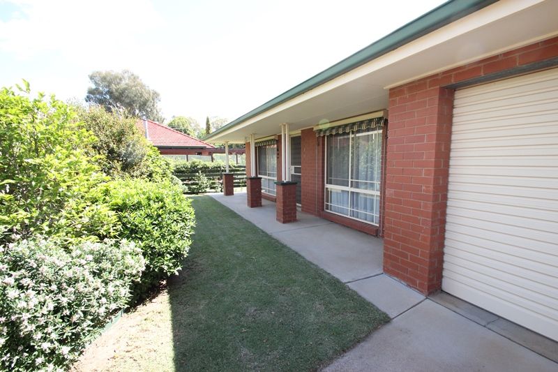 2/20 Emily Street, Tocumwal NSW 2714, Image 0