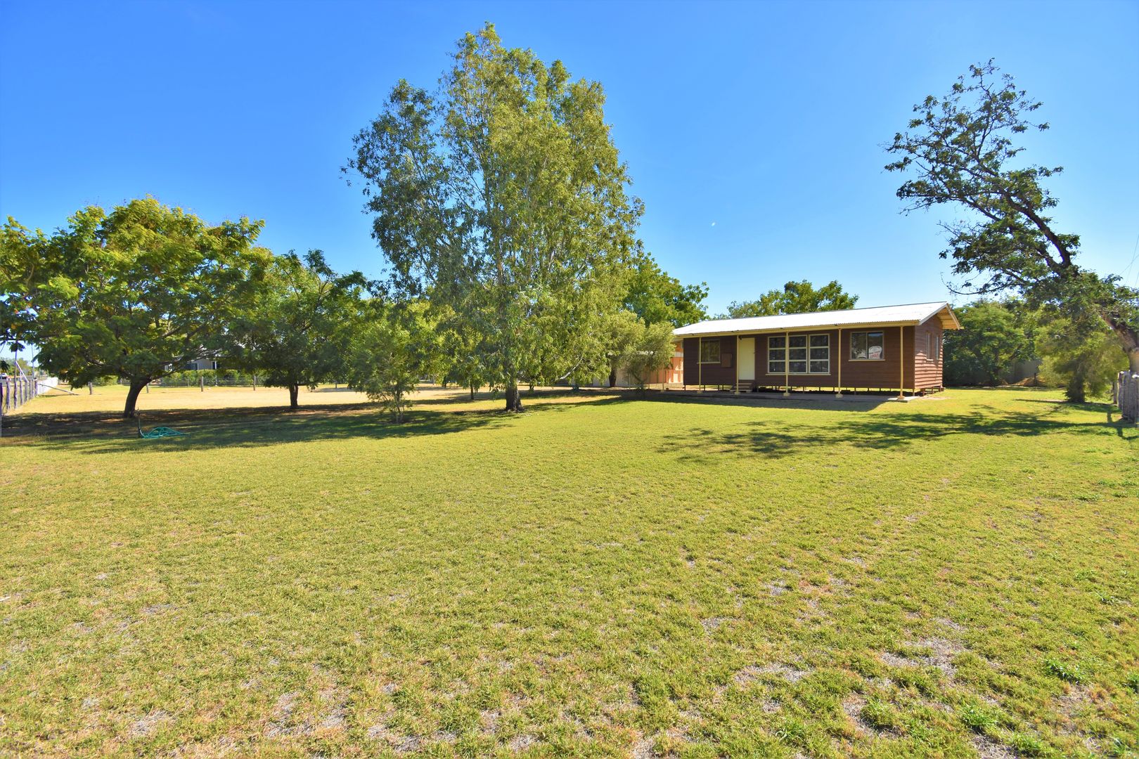 2 bedrooms House in 20 Gidyea Street BARCALDINE QLD, 4725
