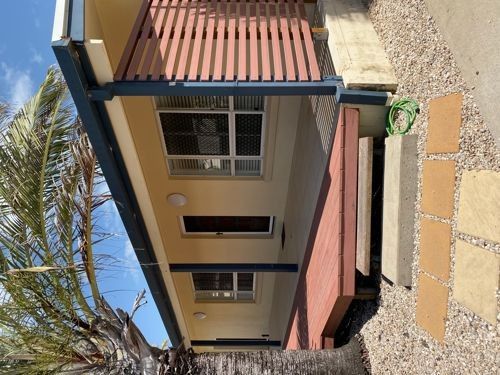 3 bedrooms Apartment / Unit / Flat in 2/15 Keswick Ave SLADE POINT QLD, 4740