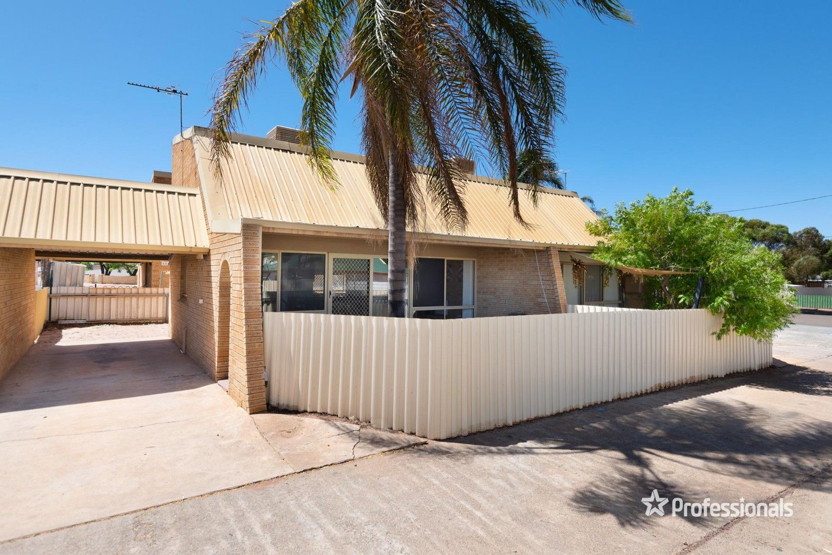 2/4 Carrington Street, South Kalgoorlie WA 6430, Image 0