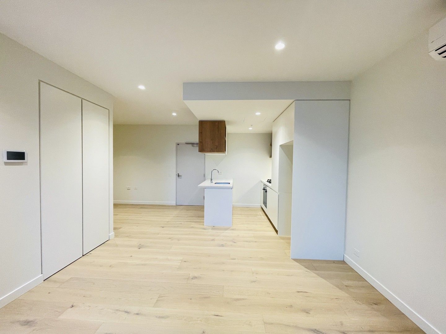 1 bedrooms Apartment / Unit / Flat in 617/253-273 Normanby Road SOUTH MELBOURNE VIC, 3205