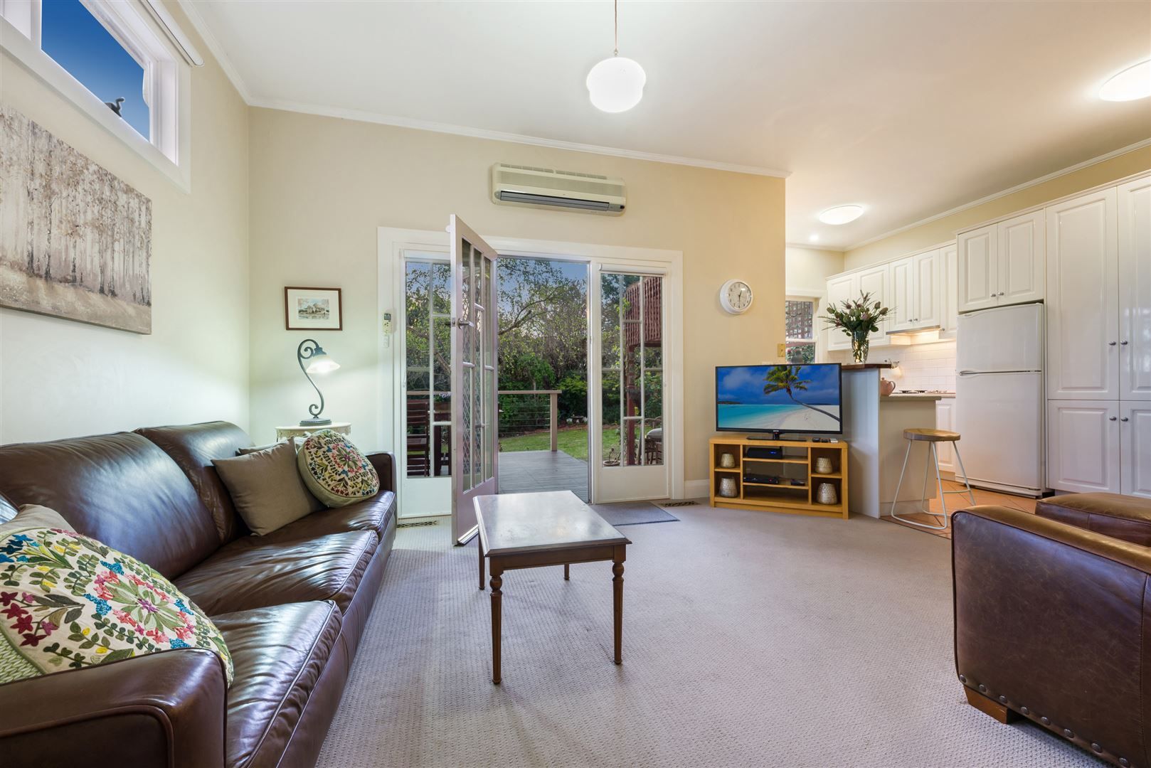 365 Shannon Avenue, Newtown VIC 3220, Image 2