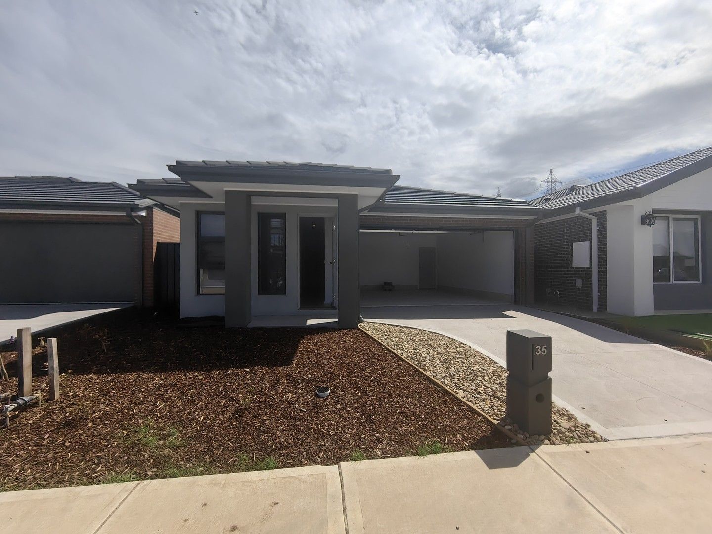 4 bedrooms House in 35 Eloquence Road TARNEIT VIC, 3029