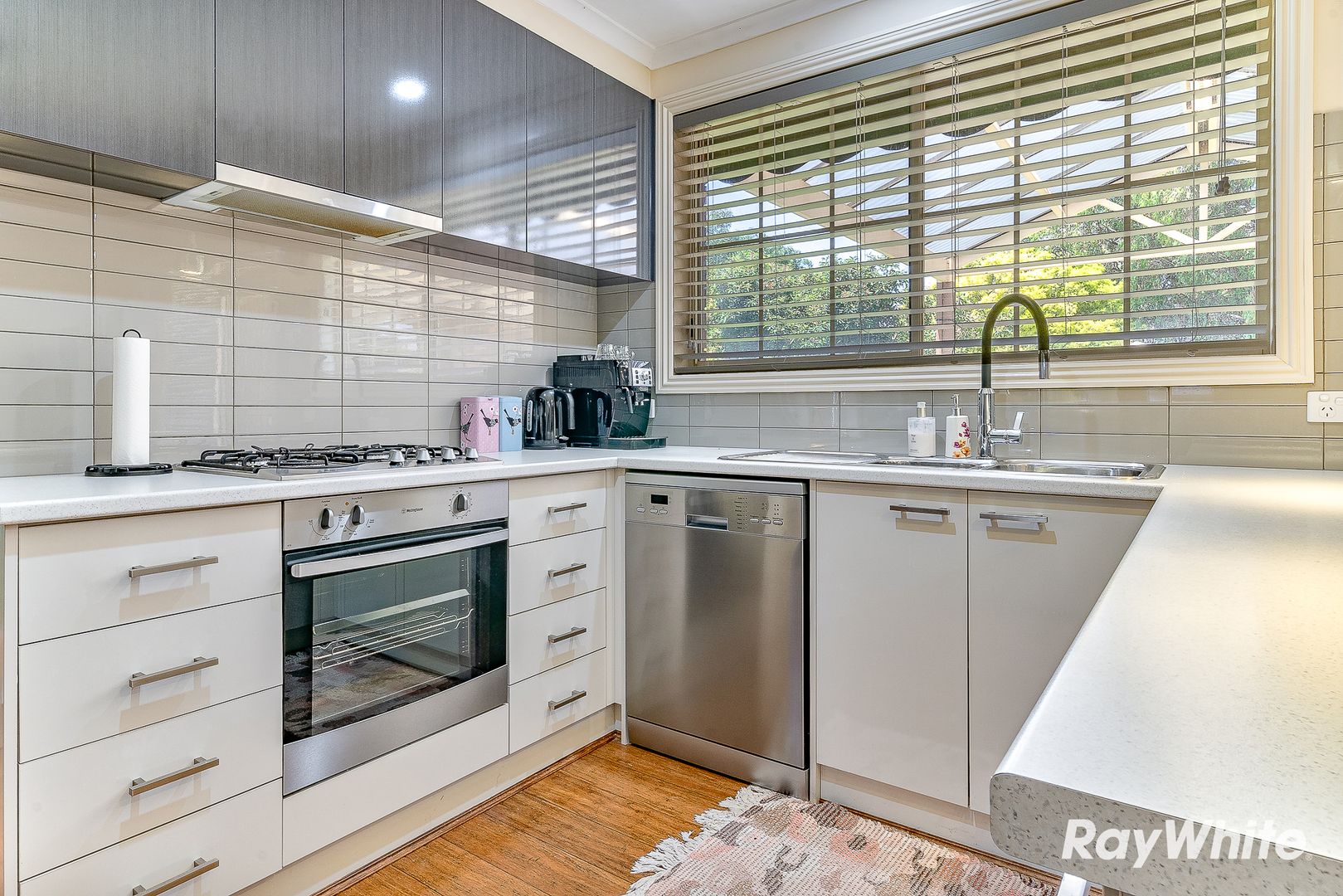 8 Hollywood Court, Strathdale VIC 3550, Image 1