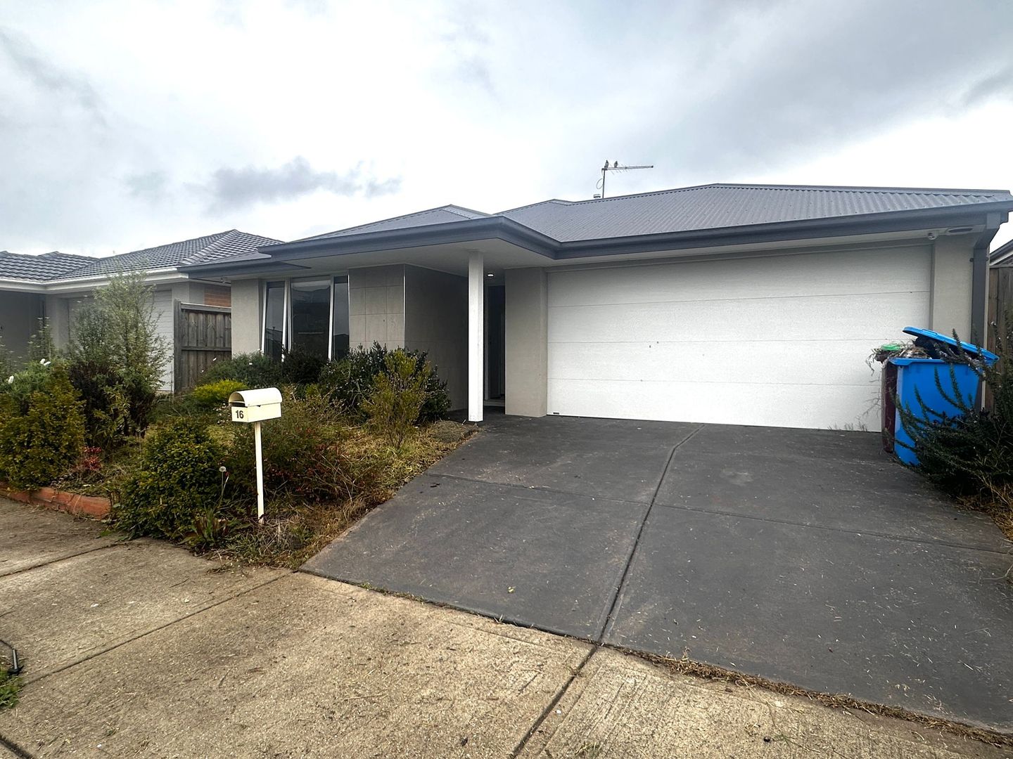 16 Dorkings Way, Clyde North VIC 3978