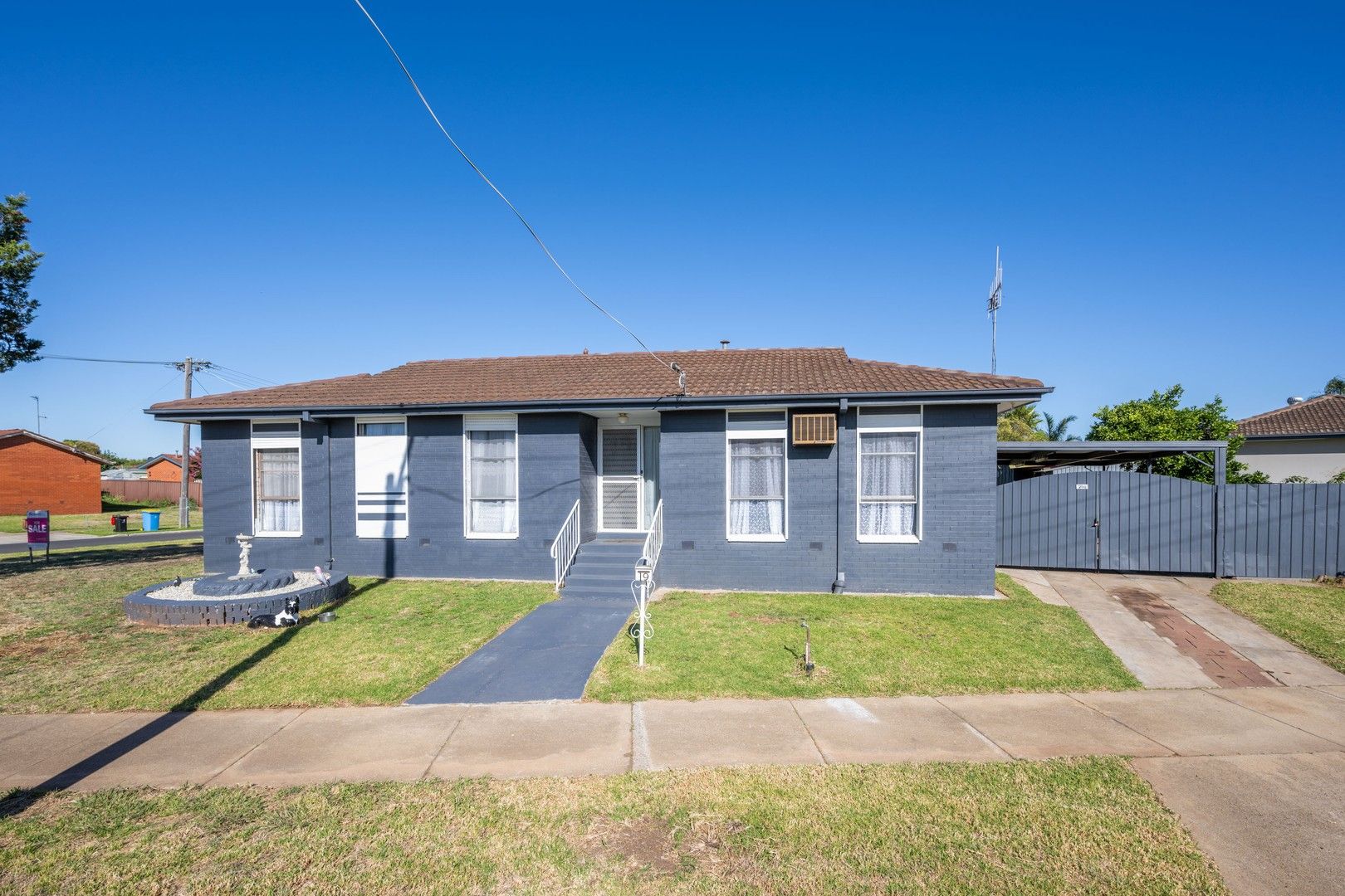 3 bedrooms House in 19 Hampshire Crescent SHEPPARTON VIC, 3630