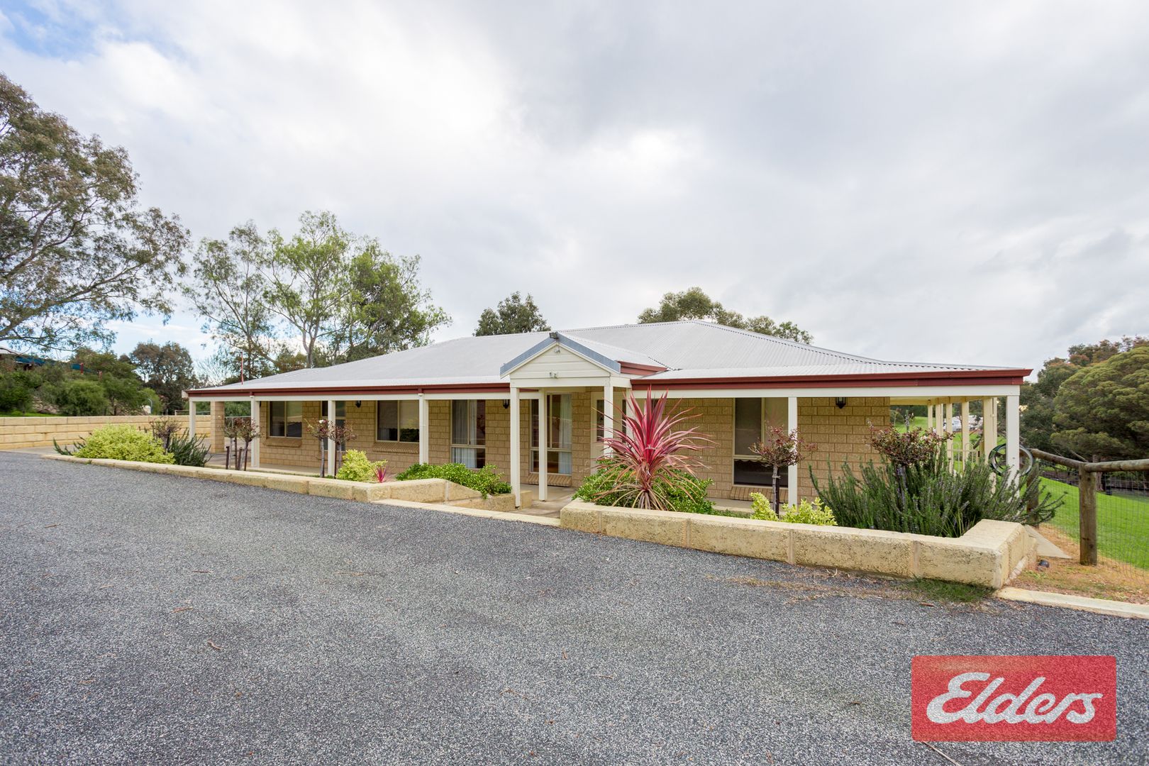 16 IETTO WAY, Harvey WA 6220, Image 2