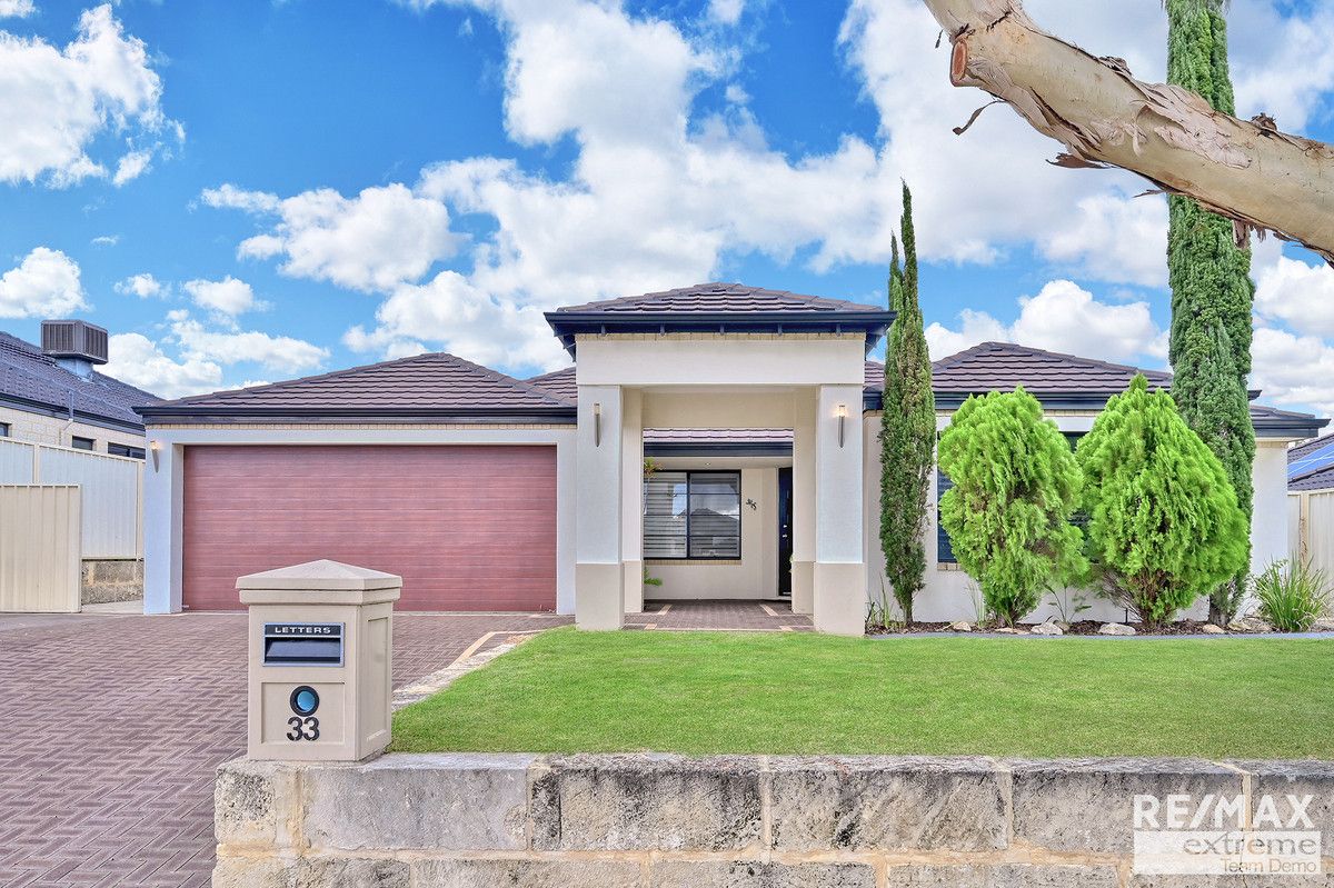 4 bedrooms House in 33 Collanda Circuit CARRAMAR WA, 6031