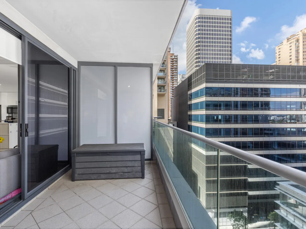 City living: super sized studio in immaculate condition, Sydney
