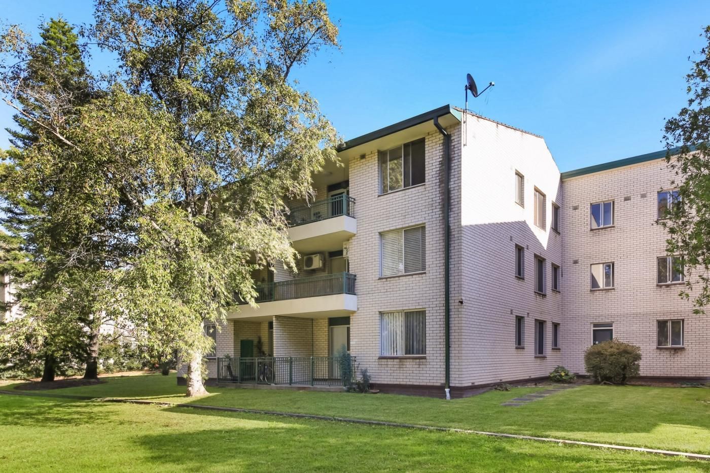 2 bedrooms Apartment / Unit / Flat in 6/1 Evelyn Avenue CONCORD NSW, 2137