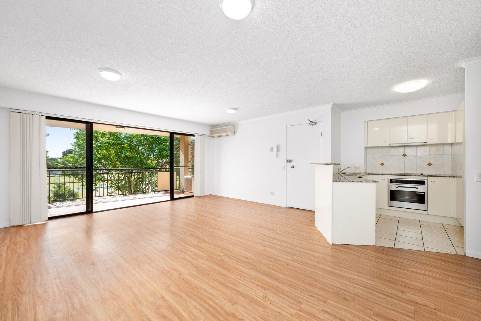 2 bedrooms Apartment / Unit / Flat in 36/55 Harries Road COORPAROO QLD, 4151