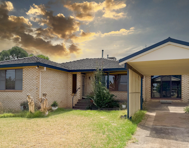 6 Downes Crescent, Parkes NSW 2870