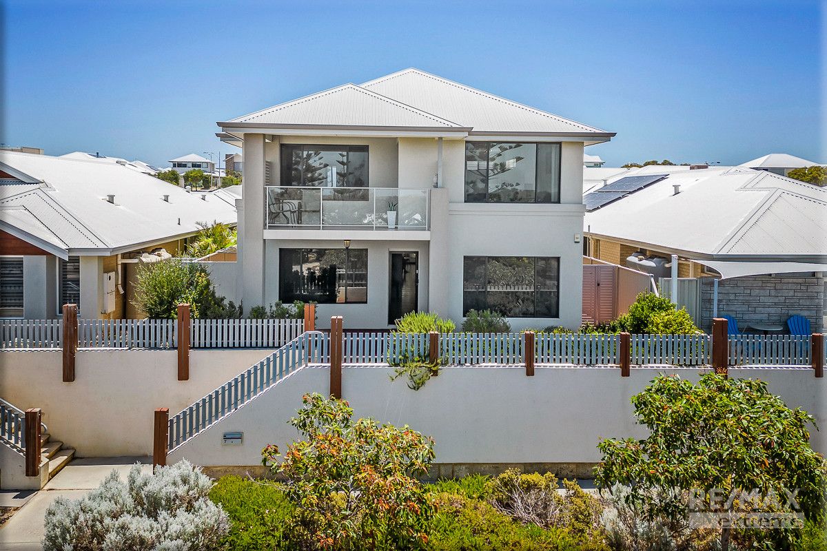 4 bedrooms House in 7 Latitude Lane ALKIMOS WA, 6038