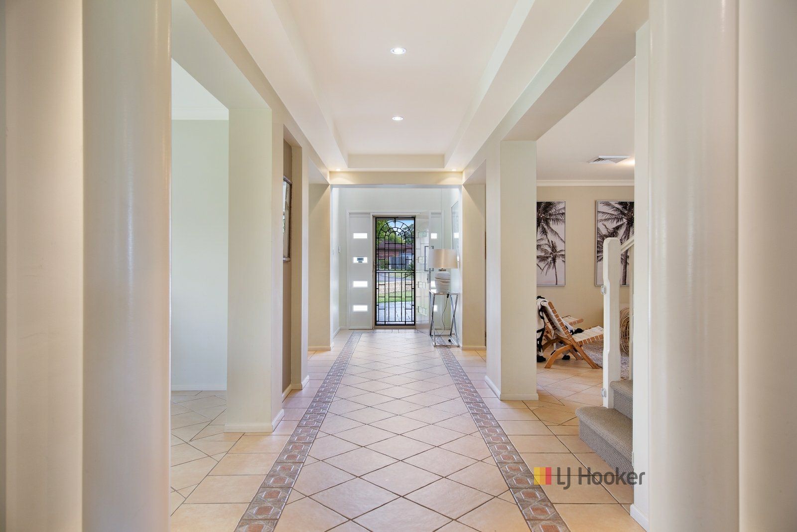 8 Swindon Close, Lake Haven NSW 2263, Image 2