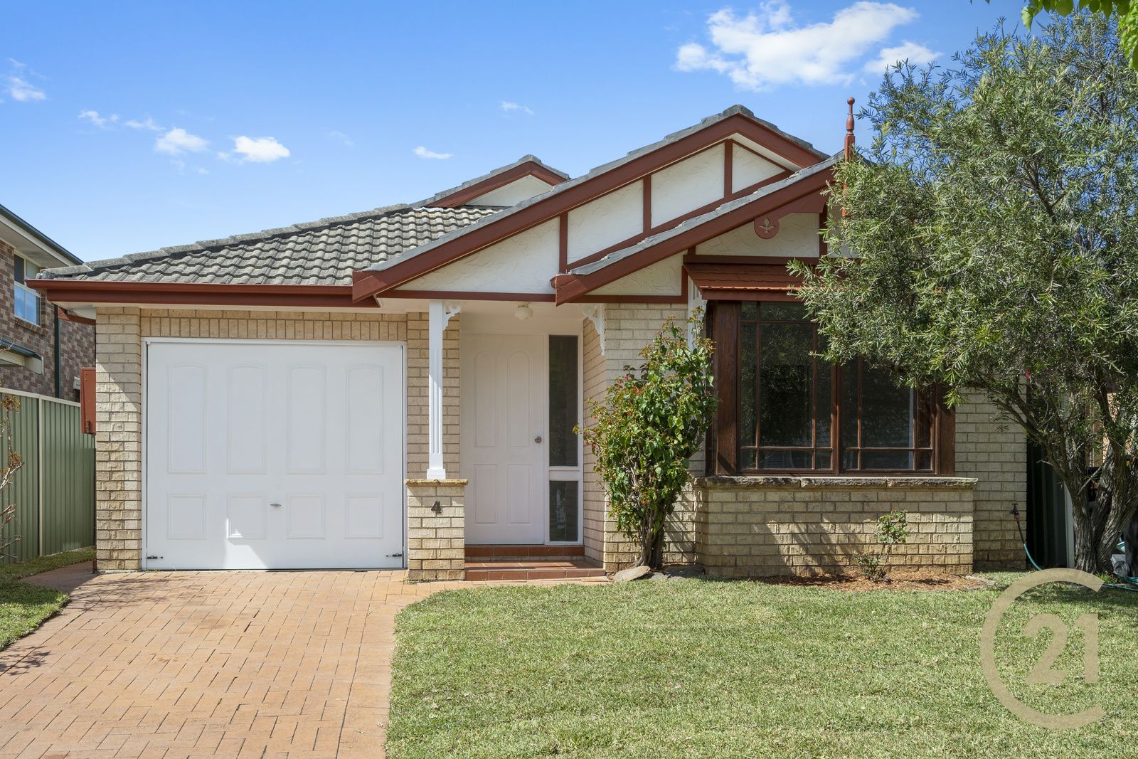 4 Lyndhurst Court, Wattle Grove NSW 2173, Image 0