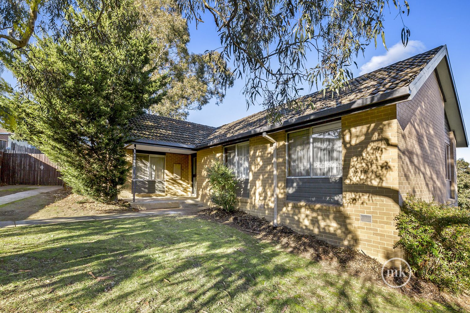 3 bedrooms House in 8 Fahey Crescent YALLAMBIE VIC, 3085