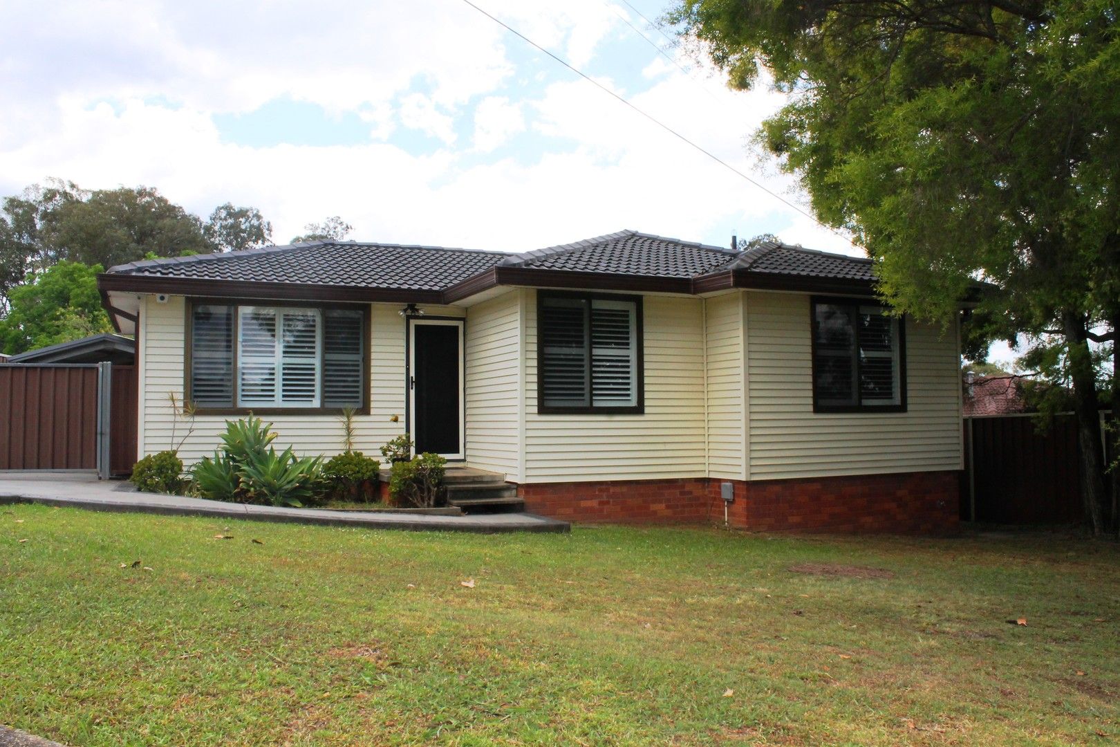 3 bedrooms House in 8 Huron Place SEVEN HILLS NSW, 2147