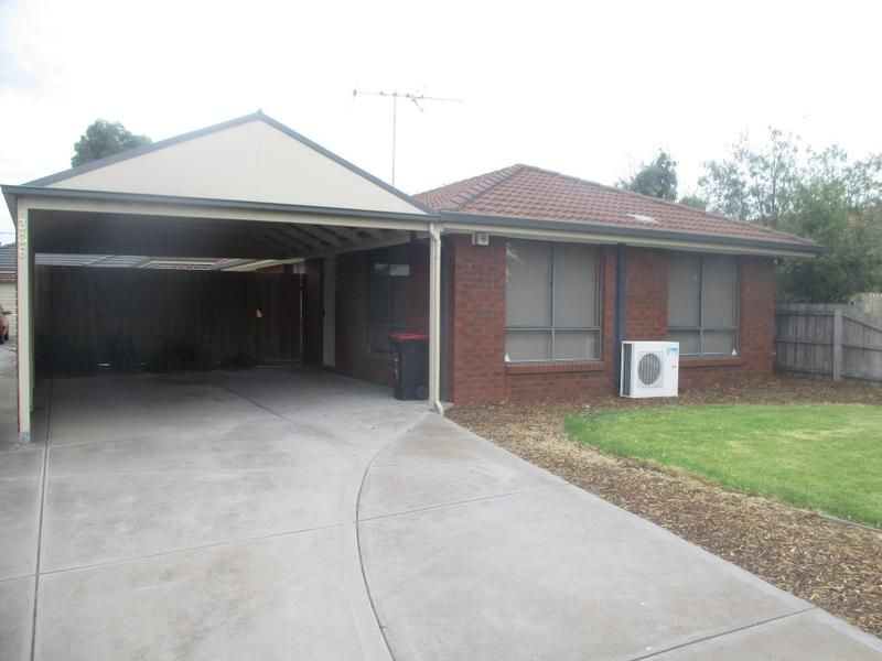 3 bedrooms House in 1/306 Centenary Avenue MELTON VIC, 3337