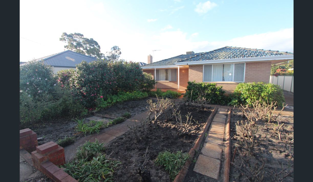 4 bedrooms House in 16 Chester Avenue DIANELLA WA, 6059