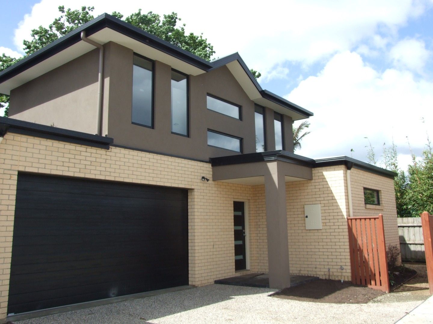 3 bedrooms Townhouse in 5 Potts Close TYABB VIC, 3913