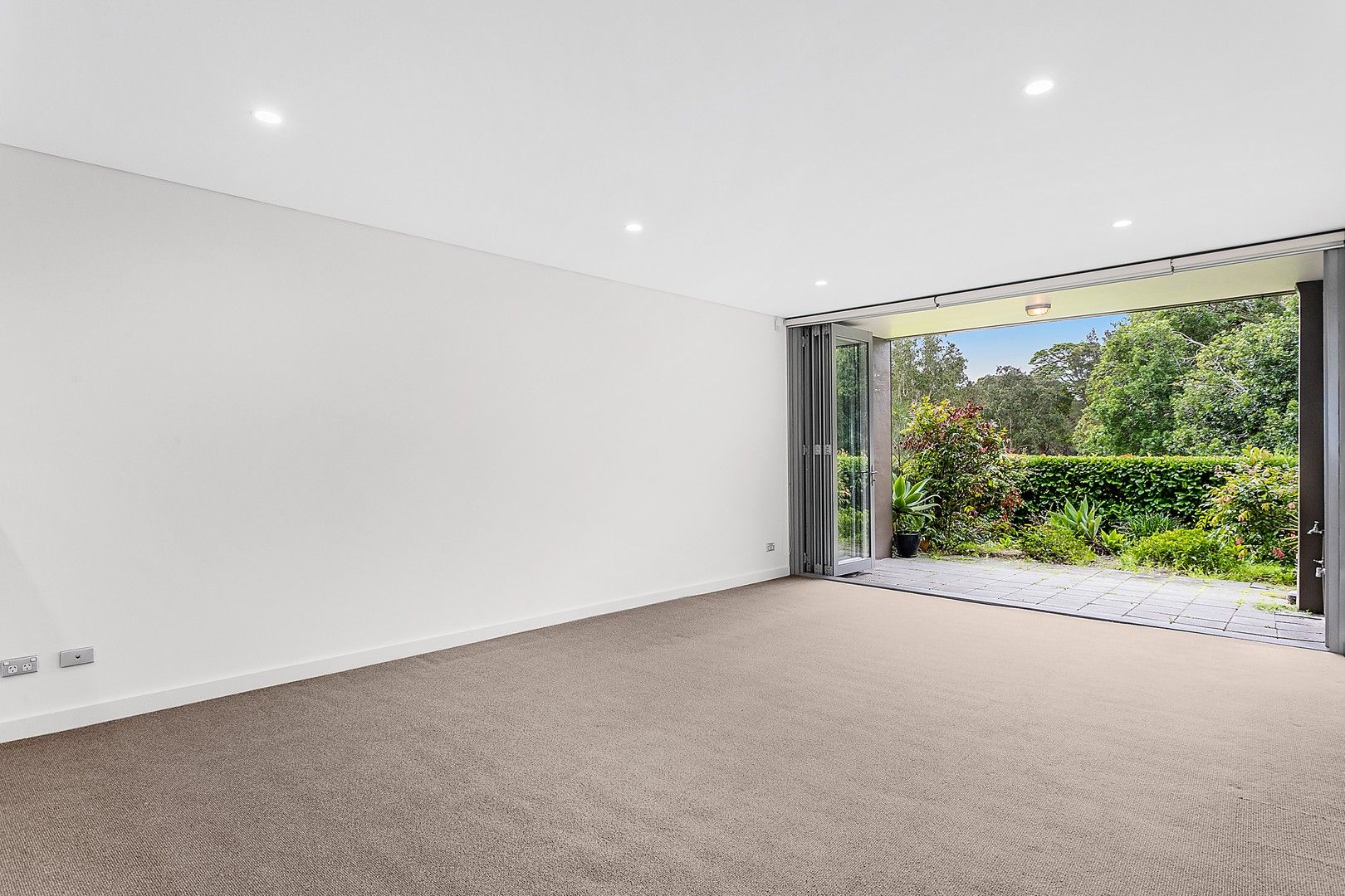 3 bedrooms Townhouse in 13/2A Campbell Parade MANLY VALE NSW, 2093