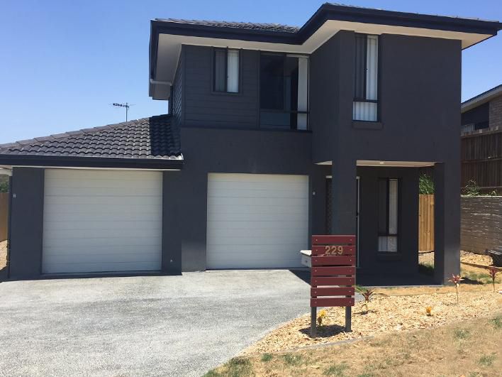 4 bedrooms Duplex in 1/229 Edwards Street FLINDERS VIEW QLD, 4305