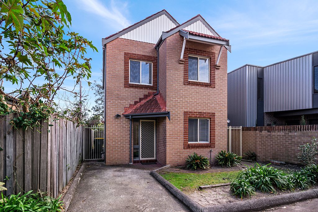 3 bedrooms Townhouse in 7/4 Parry Street COOKS HILL NSW, 2300