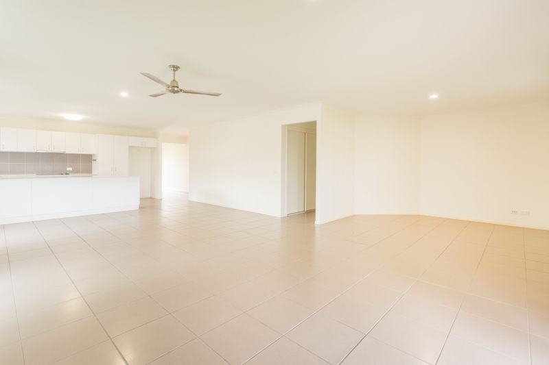 76 Whitehaven Drive, Blacks Beach QLD 4740, Image 2