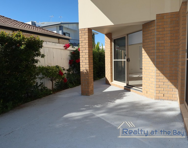 2/51 Errol Avenue, Paradise Point QLD 4216