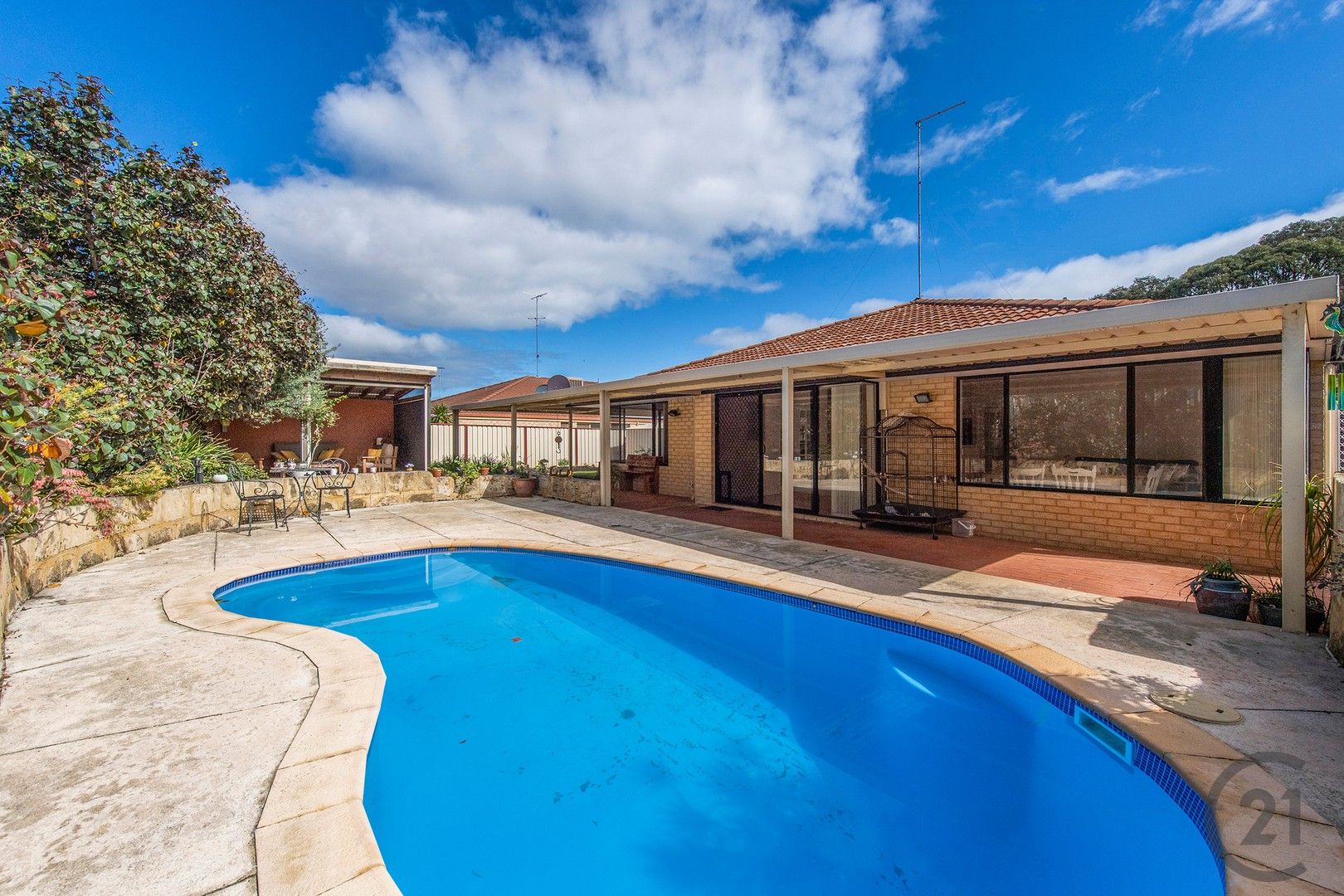 4 bedrooms House in 50 Floribunda Avenue HALLS HEAD WA, 6210