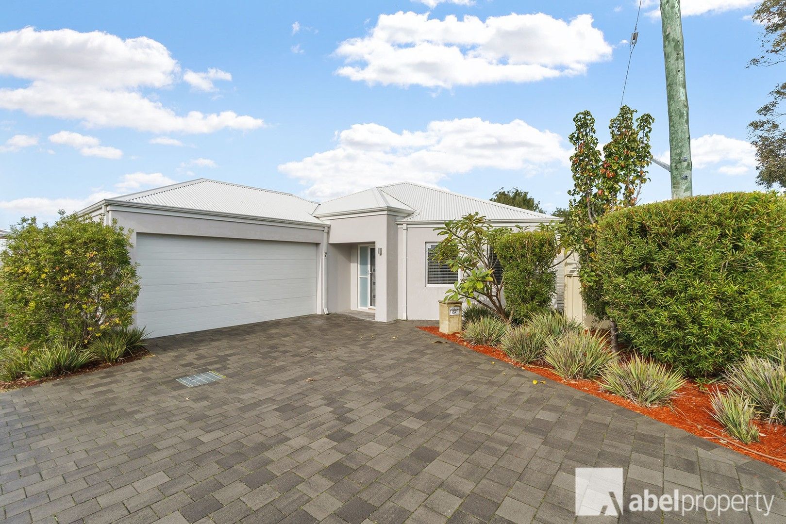 3 bedrooms House in 10a Ornum Place INNALOO WA, 6018
