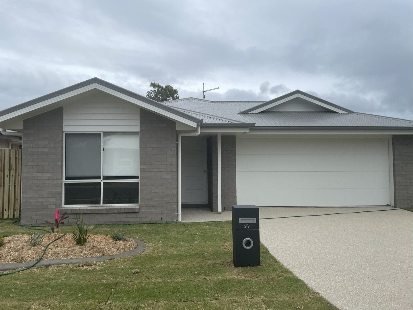 4 bedrooms House in 27 Bulimba Street TANNUM SANDS QLD, 4680